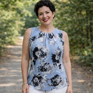 Small CALVIN KLEIN sleeveless floral shirt. Blue & Black top.  Dinner Date night